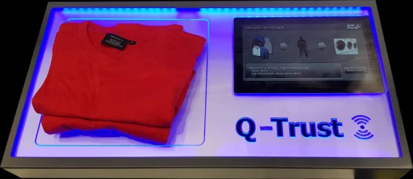Q-Trust Scanning 2 red t-shirts with RFID